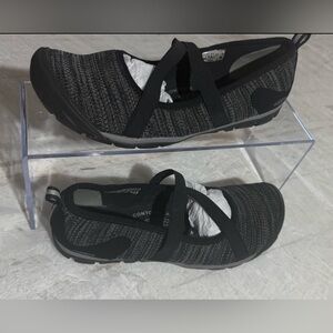 Keen Women's Black and Gray Flats